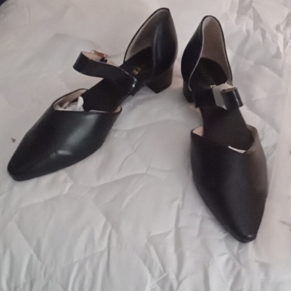 Women's black pumps size 11 NWOT